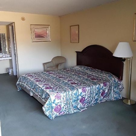 Regency Inn Fayetteville/Fort Bragg エクステリア 写真